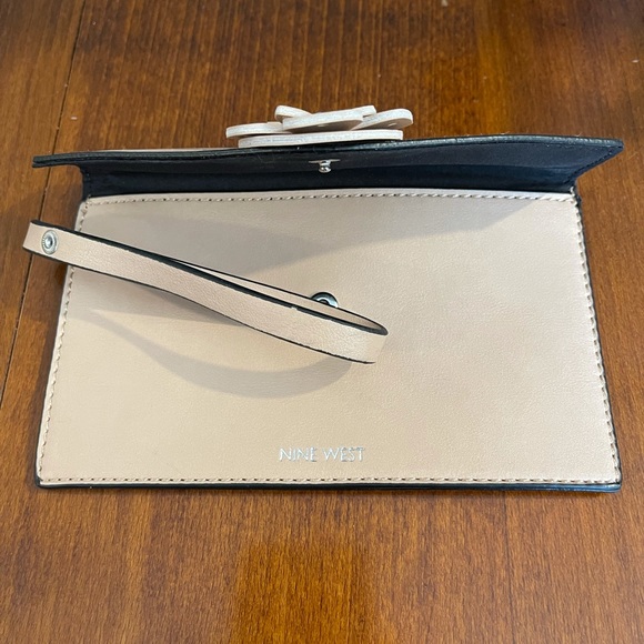 Nine West beige wristlet purse - Picture 2 of 2